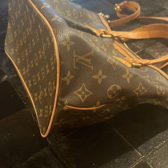 Louis Vuitton Purse -Monogram- very good shape.  Have box and bag original owner - Picture 12 of 15